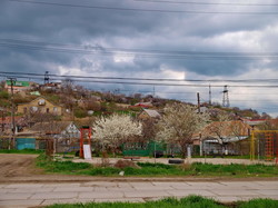 Одесская весна: шторм на Хаджибее и цветы Шкодовой горы (ФОТО)