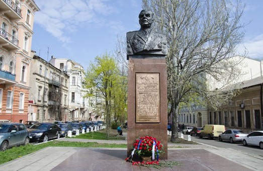 В Одессе отреставрировали памятник Маршалу Малиновскому
