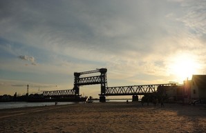 Ради курортного сезона одесские железнодорожники отложили ремонт моста в Затоке и обещают не разводить мост днем