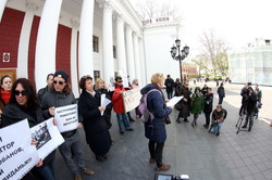 "Одесса без Ланжерона теряет всякий смысл": под мэрией протестовали противники расширения дельфинария