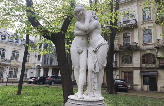 В Одессе восстановили скульптуру в сквере Пале-Рояль (ФОТО)