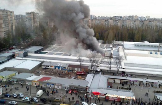 Пожар на одесском рынке: сгорели 149 торговых точек (ФОТО)