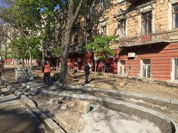 В центре Одессы начали строить первую уличную велодорожку (ФОТО)