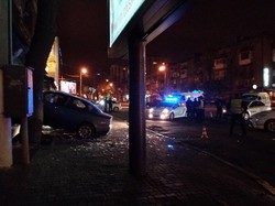 Ночное ДТП в Одессе: пьяный водитель въехал в оружейный магазин (ФОТО, ВИДЕО)