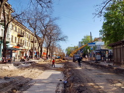 Лунные пейзажи центра Одессы: как ремонтируют улицу Преображенскую (ФОТО)