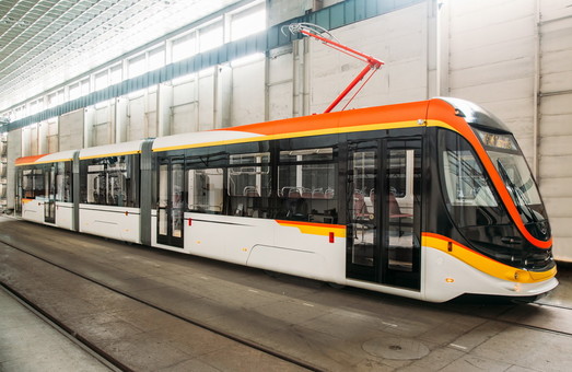 Украинский производитель с офисом в Одессе представил новую модель частично низкопольного трамвая (ФОТО)