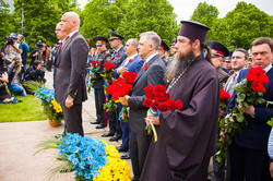 В сквере Небесной Сотни почтили память погибших в АТО (ФОТО)