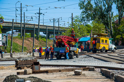 На развязке у Пересыпского моста в Одессе уже уложены все трамвайные пути (ФОТО)