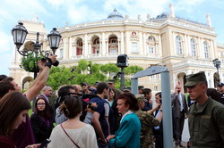 Порошенко встречают с лозунгом "Одеса в полоні бандитів та сепаратистів" (ФОТО)