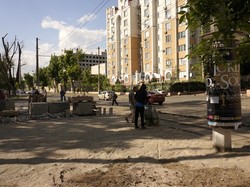 В Одессе взялись ремонтировать тротуары на Французском бульваре
