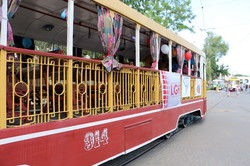 Маленькие одесситы сегодня в честь праздника катались на ретро-трамвае (ФОТО)