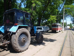 Одесские автохамы пересели на тракторы (ФОТО)