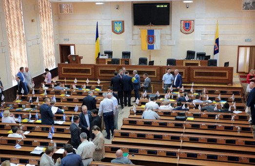Во время сессии Одесского областного совета депутаты занимались кнопкодавством (ВИДЕО)