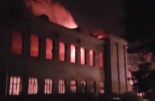 Ночной пожар и взрыв на одесском Фонтане (ФОТО)