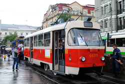 По центру Киева проехал красочный парад трамваев (ФОТО)