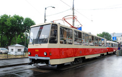 По центру Киева проехал красочный парад трамваев (ФОТО)
