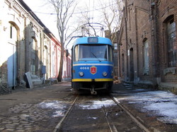 В одном из трамвайных депо Одессы сохранились узкоколейные рельсы (ФОТО)