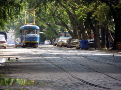 В центре Одессы трамвай идет по "американским горкам" (ФОТО)