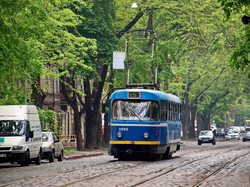 В центре Одессы трамвай идет по "американским горкам" (ФОТО)