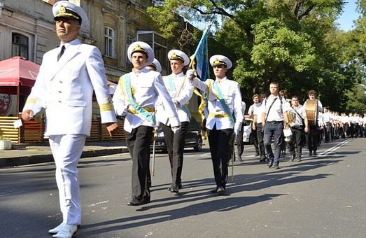 В Одессе прошел марш курсантов мореходки