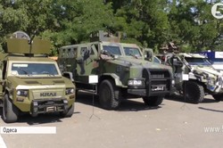В Одессе ко дню Конституции прошла выставка боевой техники