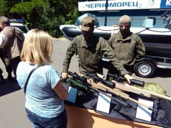 В Одессе ко дню Конституции прошла выставка боевой техники