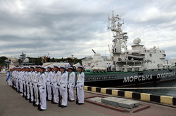 День Флота в Одессе начался с подъема флагов на боевых кораблях (ФОТО)