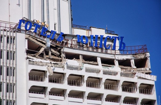 В грозящую обрушением высотную гостиницу в Одессе не пускают строительных инспекторов из ГАСК
