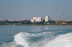 Морской фасад Черноморска: стройки на побережье закрыли вид на копию Потемкинской лестницы (ФОТО)