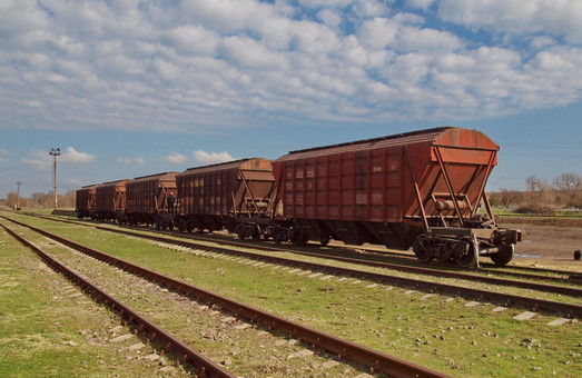 Одесская железная дорога намерена конкурировать с автоперевозчиками в перевалке зерна на небольшие расстояния