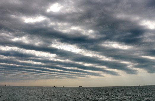 Фантастическое небо над Одесским заливом (ФОТО)