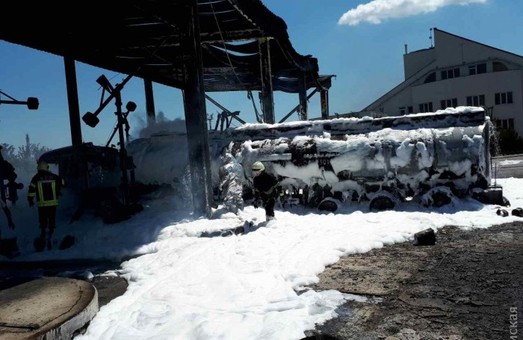 Под Одессой случился пожар на нефтебазе: есть пострадавшие