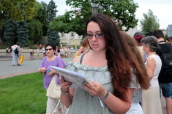 Одесса читает, Одессу читают: в городе растянулась цепь из тысячи людей с книгами (ФОТО)