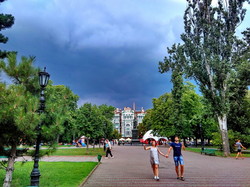 И грянул гром: непогода пришла в Одессу (ФОТО)
