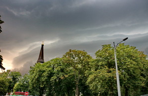 И грянул гром: непогода пришла в Одессу (ФОТО)