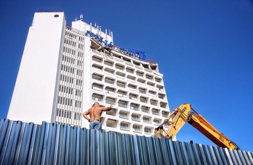 Российского олигарха оштрафовали на 1,75 млн. гривен за обрушение гостиницы в Одессе