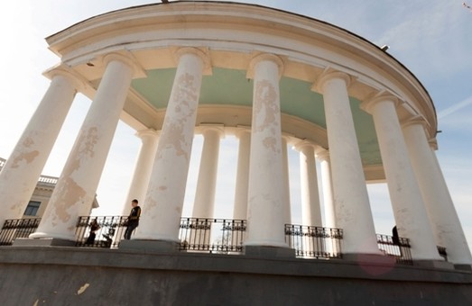 В самом центре Одессы у Воронцовского дворца нашли и обезвредили снаряд