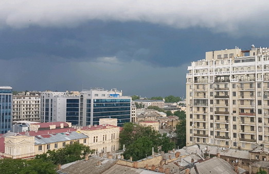 Через несколько часов в Одессе ожидается сильная гроза и град