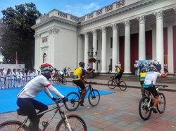 В Одессу прибыл велопробег в честь юбилея дружбы Украины и Кореи (ФОТО)