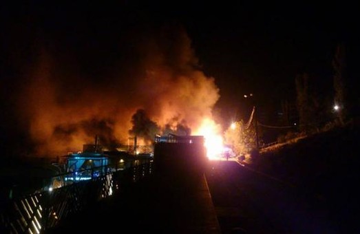 Ночью в Одессе сгорел популярный ночной клуб