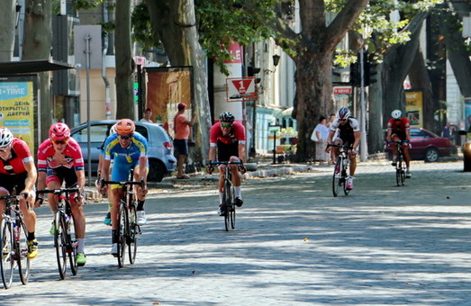 Велосипедный "Тур Де Рибас": транспортный коллапс ради 80 спортсменов (ФОТО)