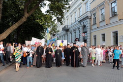 По Одессе прошел совместный христианский марш за семейные ценности (ФОТО)