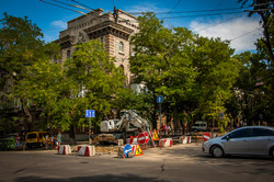 Как в Одессе на улице Пастера ремонтируют теплотрассы (ФОТО)
