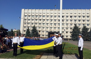 Около Одесской ОГА торжественно подняли флаг Украины (ФОТО)