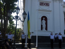 В Одессе на Думской площади тоже подняли государственный флаг (ФОТО)
