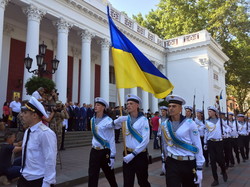 В Одессе на Думской площади тоже подняли государственный флаг (ФОТО)
