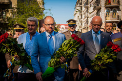 В Одесском парке Шевченко торжественно возложили цветы (ФОТО)