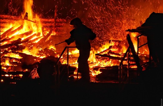 Страшный пожар в Одессе: сгорел лучший детский лагерь города, погибло два ребенка