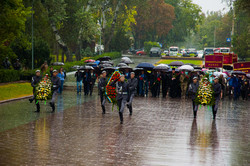 В Одессе под дождем отметили день партизанской славы (ФОТО)