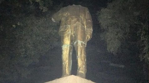 На юге Одессы обезглавили последний памятник Ленина